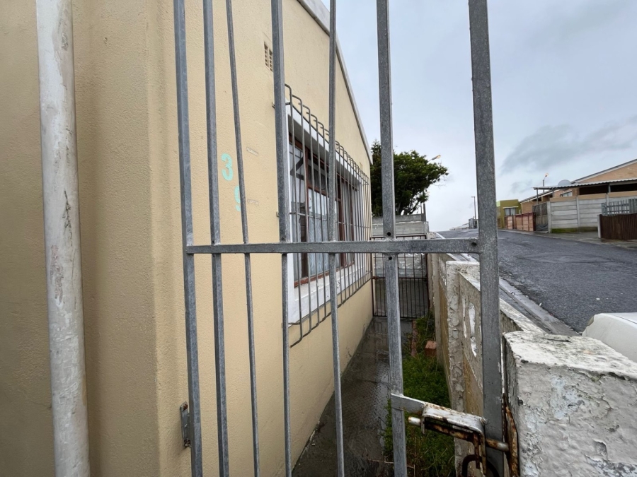  Bedroom Property for Sale in Eastridge Western Cape
